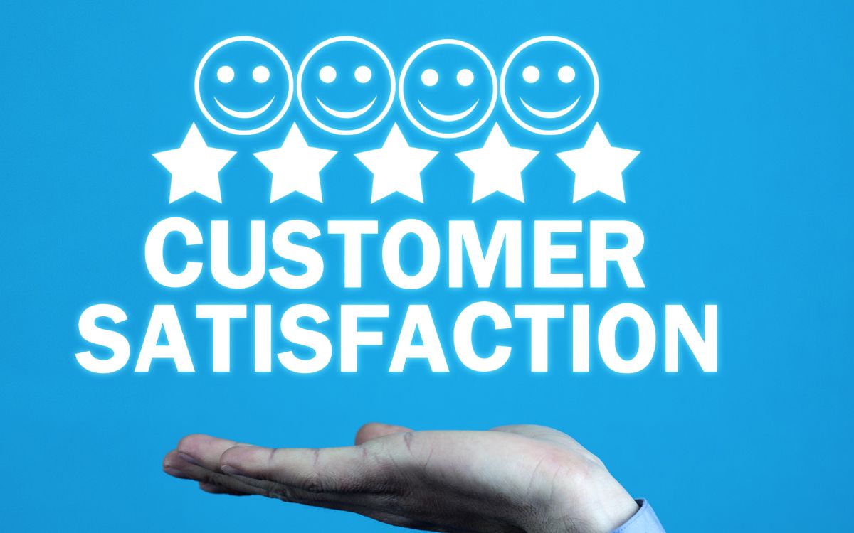 Customer satisfaction graphic with five stars and smiling faces